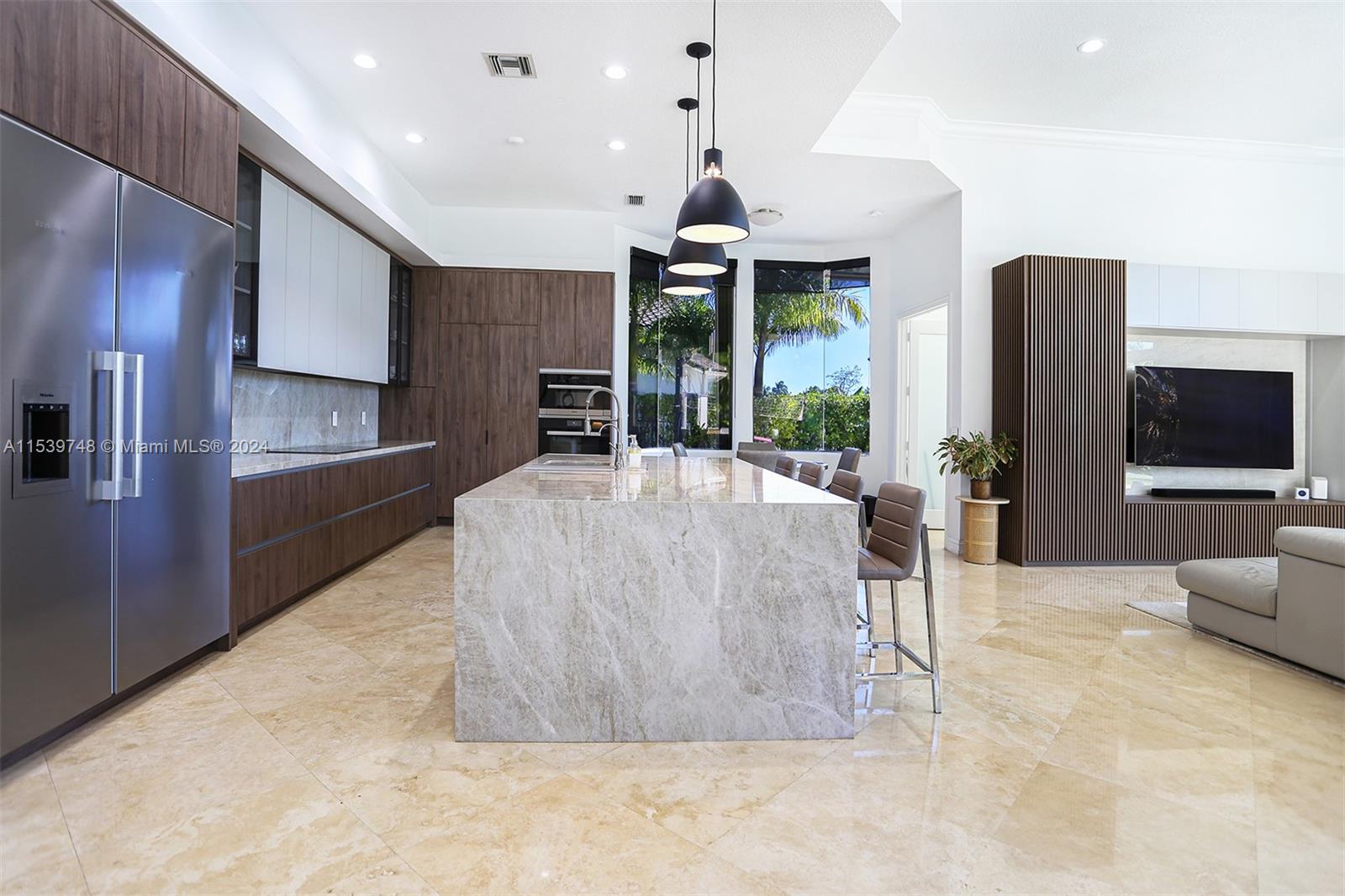 2517 Poinciana Dr