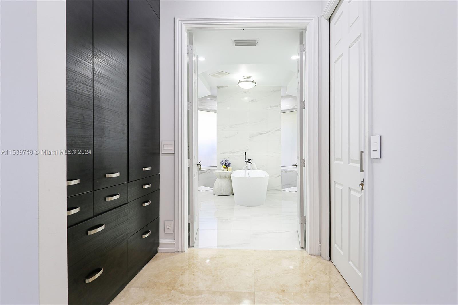 2517 Poinciana Dr