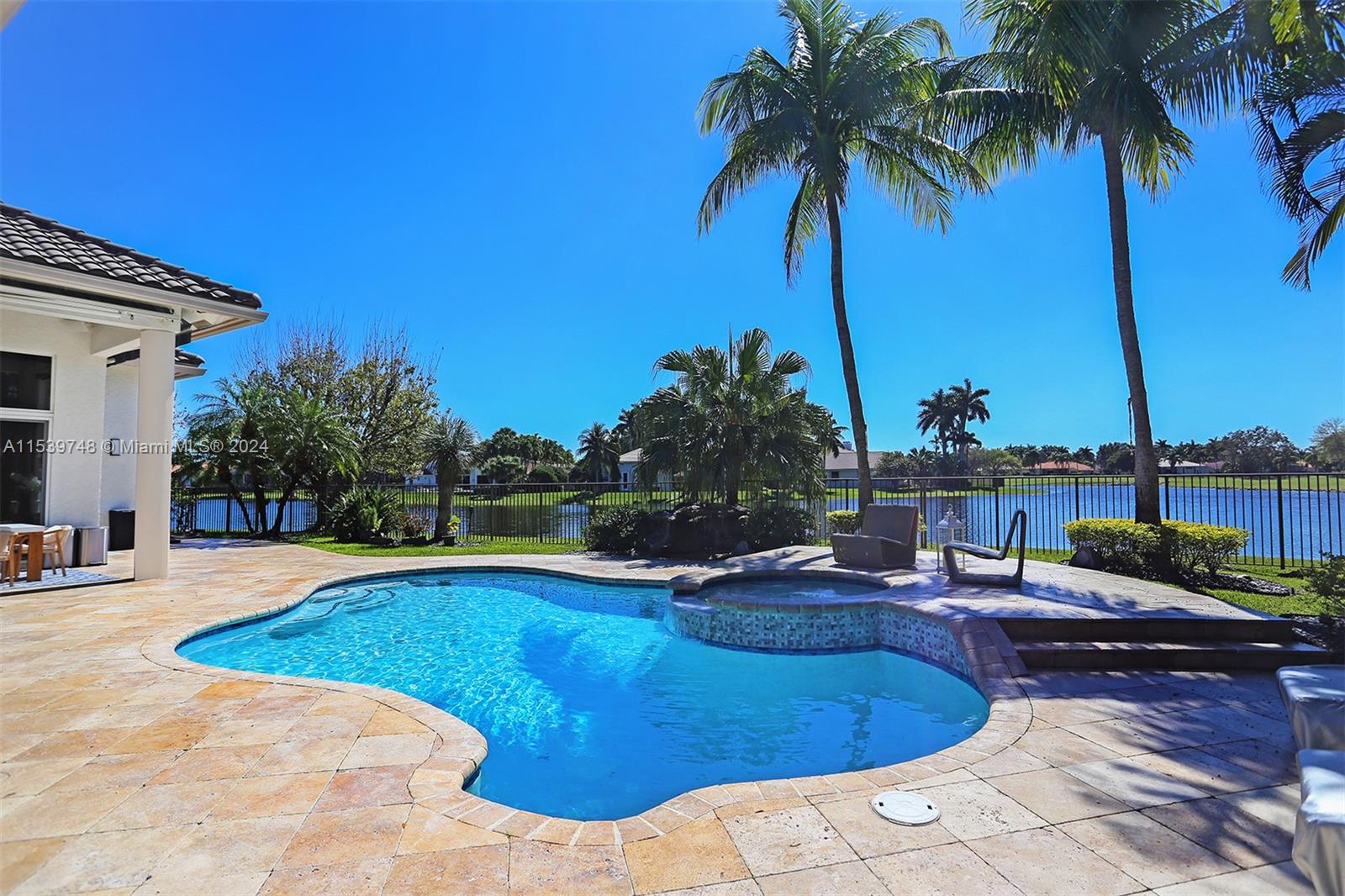 2517 Poinciana Dr