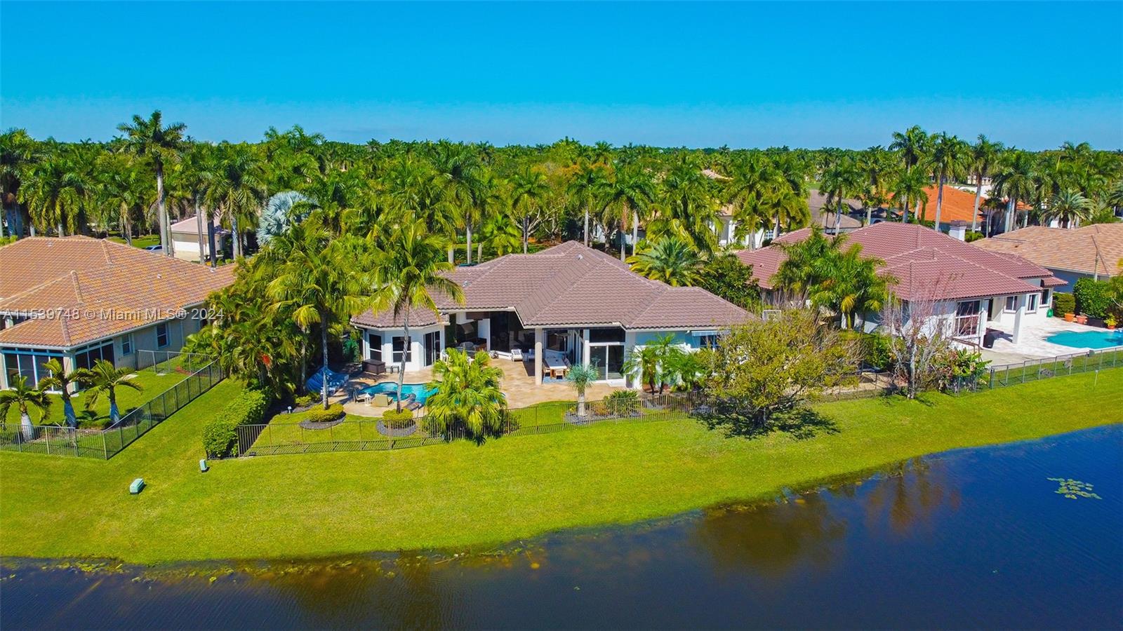 2517 Poinciana Dr
