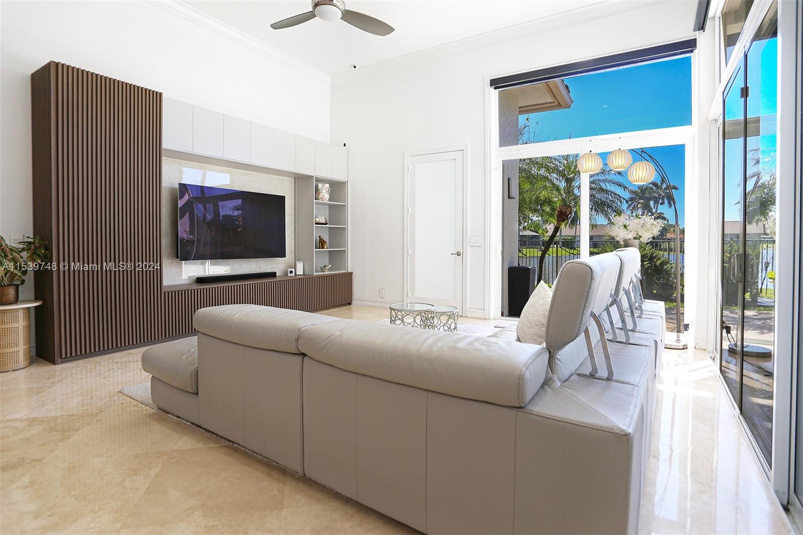 2517 Poinciana Dr