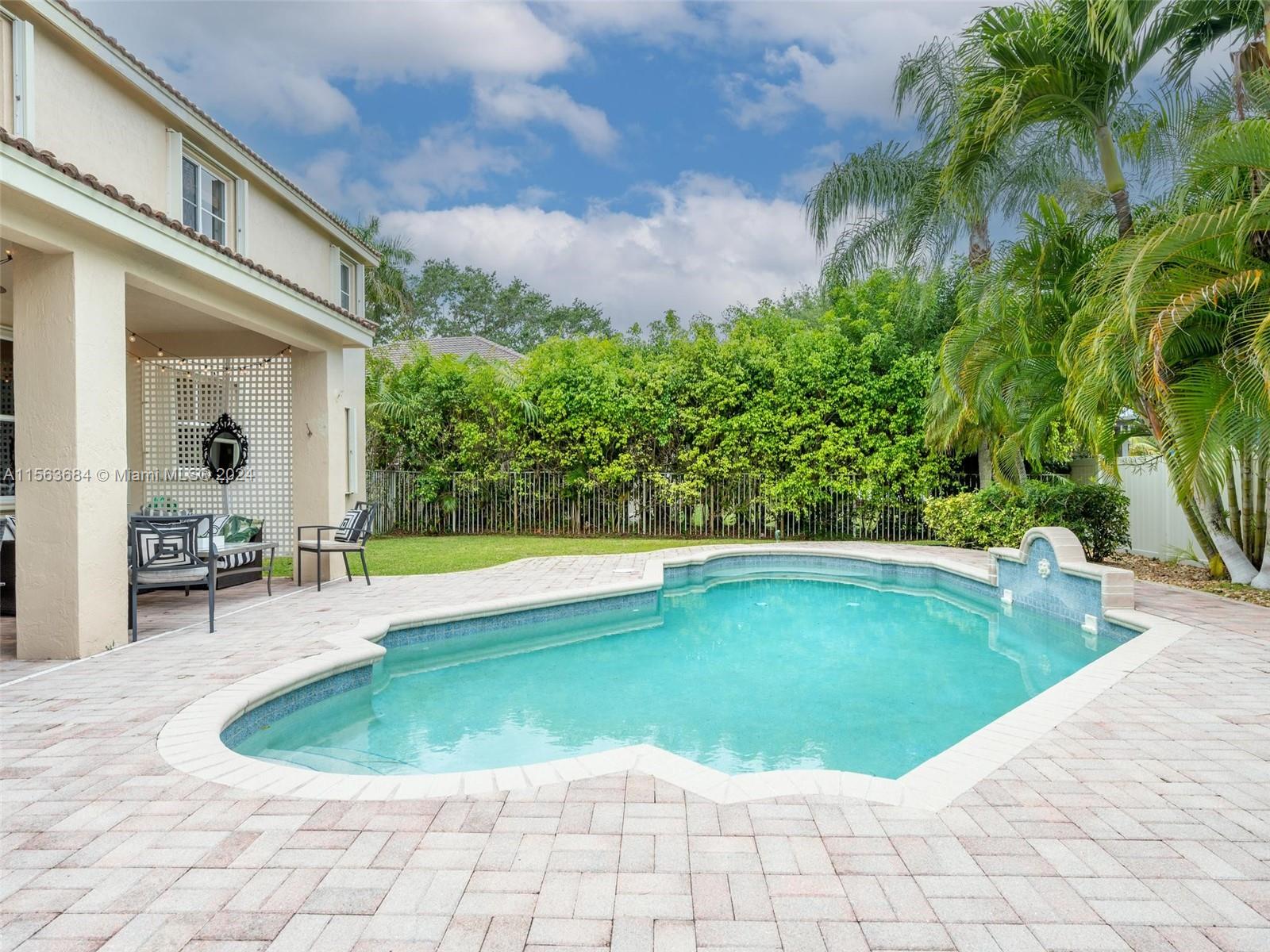 1005 Fairfield Meadows Dr