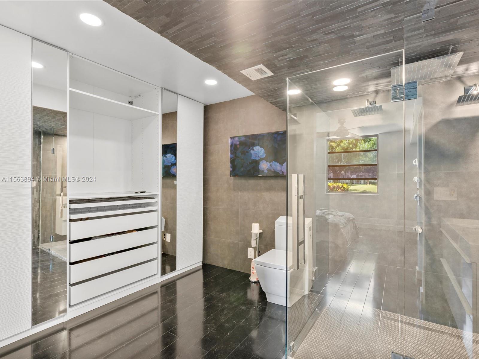 1709 Whitehall Dr # 102