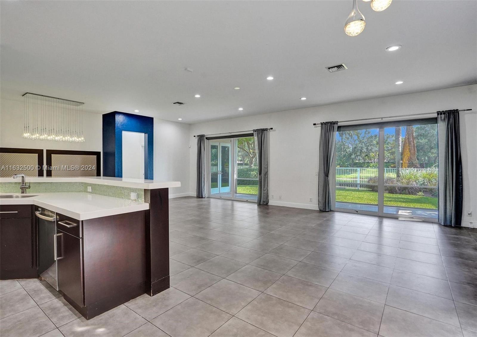 760 Tulip Cir
