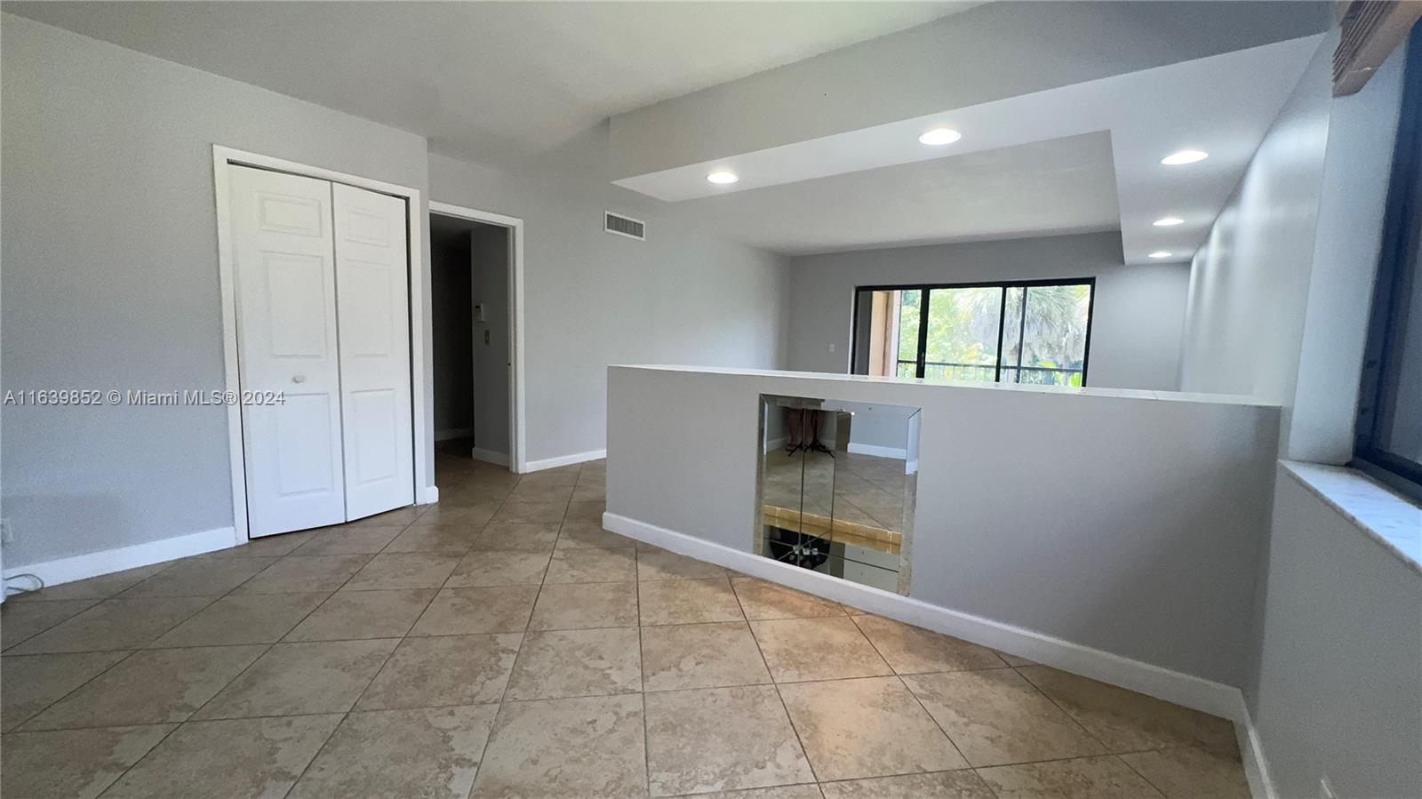 209 Lakeview Dr # 202