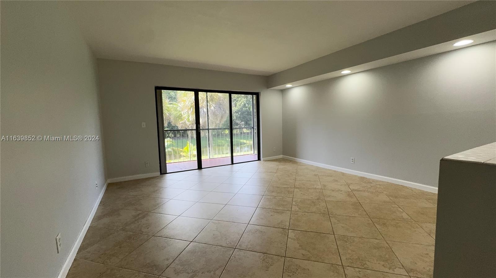 209 Lakeview Dr # 202