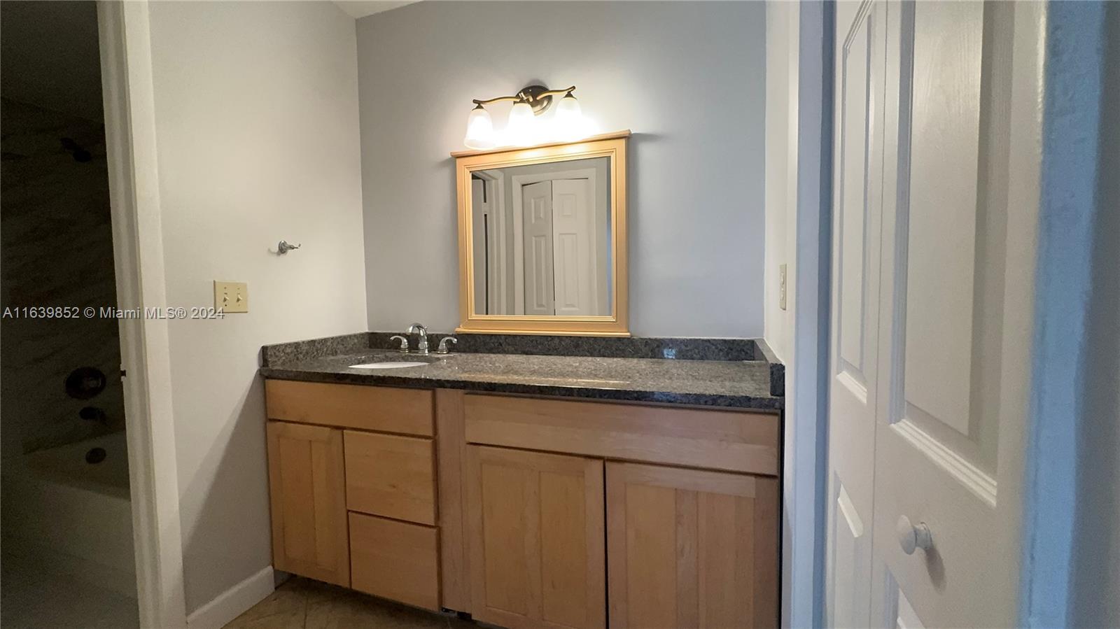 209 Lakeview Dr # 202