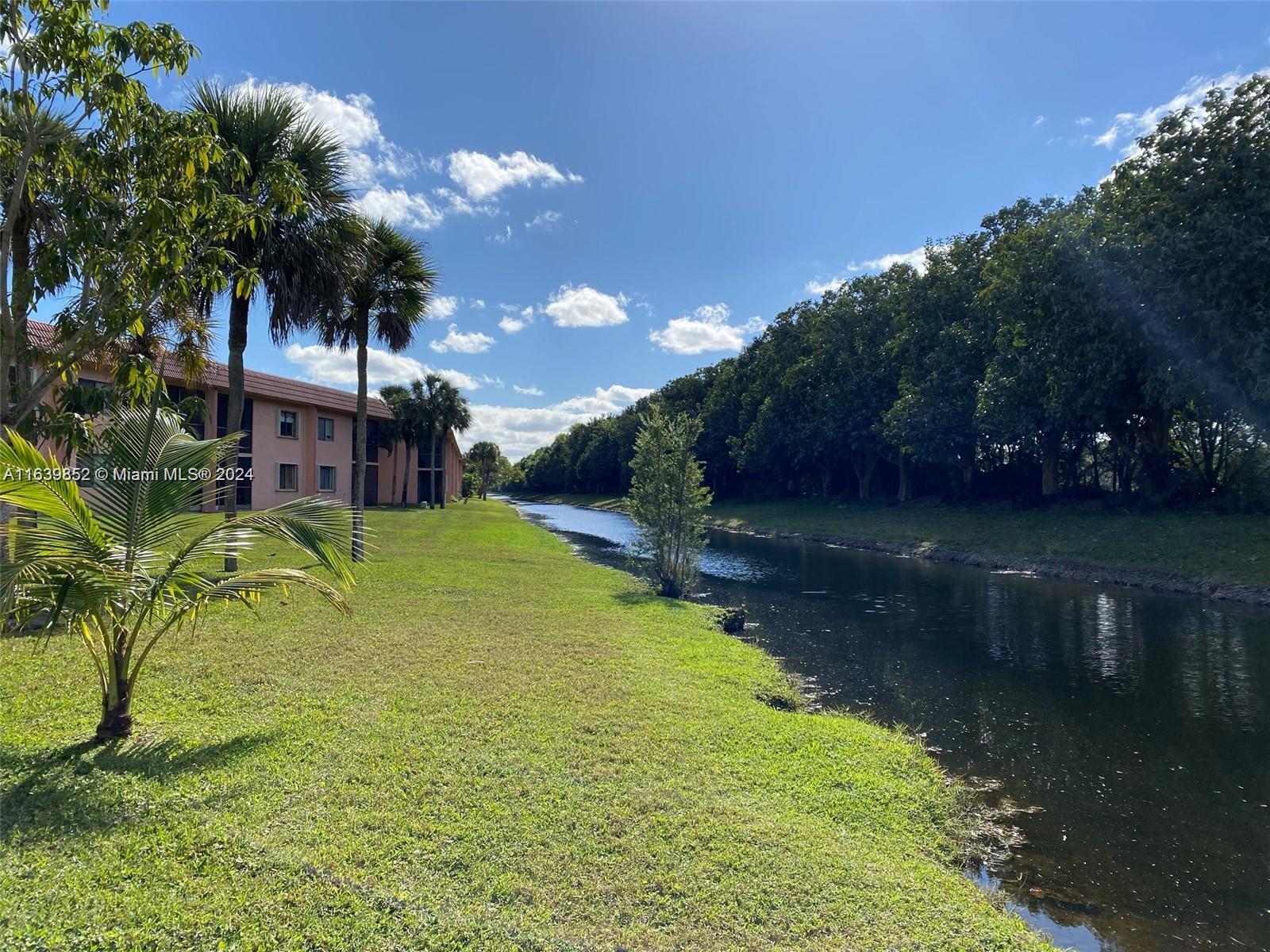 209 Lakeview Dr # 202