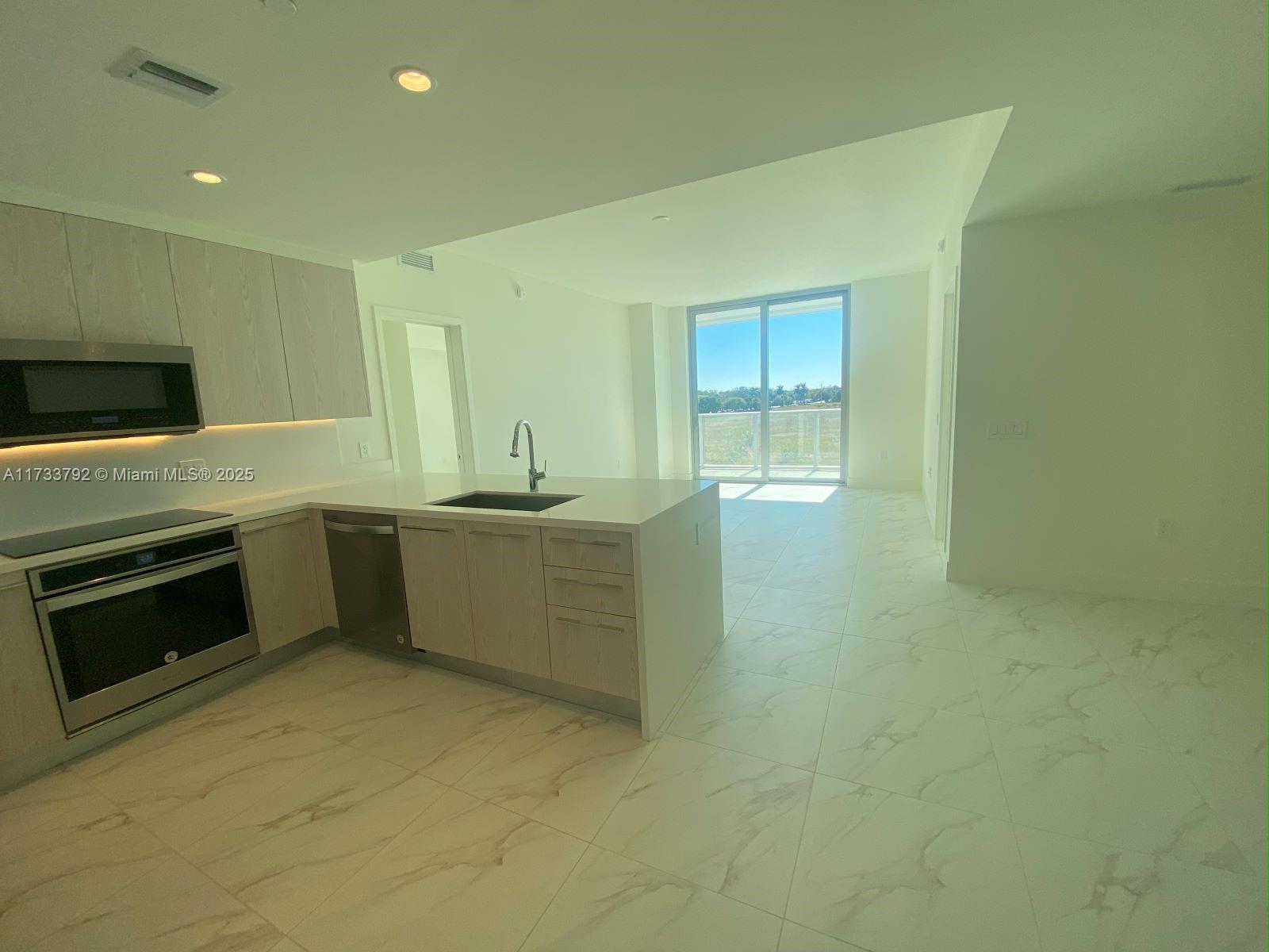 2000 Metropica Way # 406