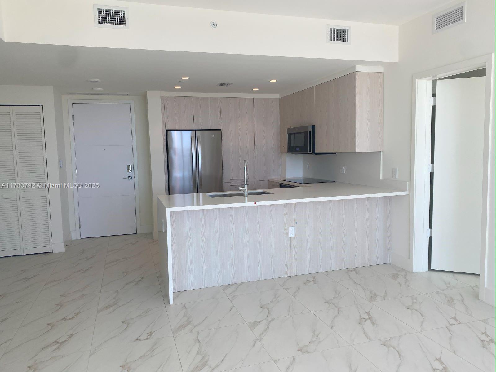 2000 Metropica Way # 406