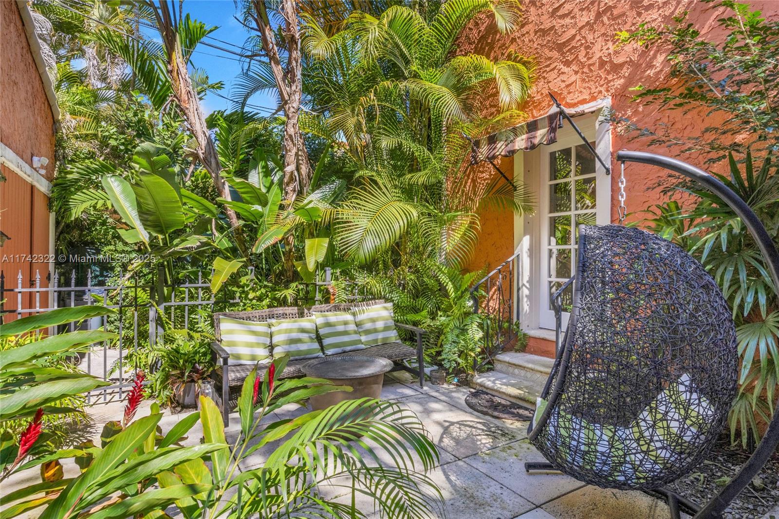 5008 Alhambra Cir