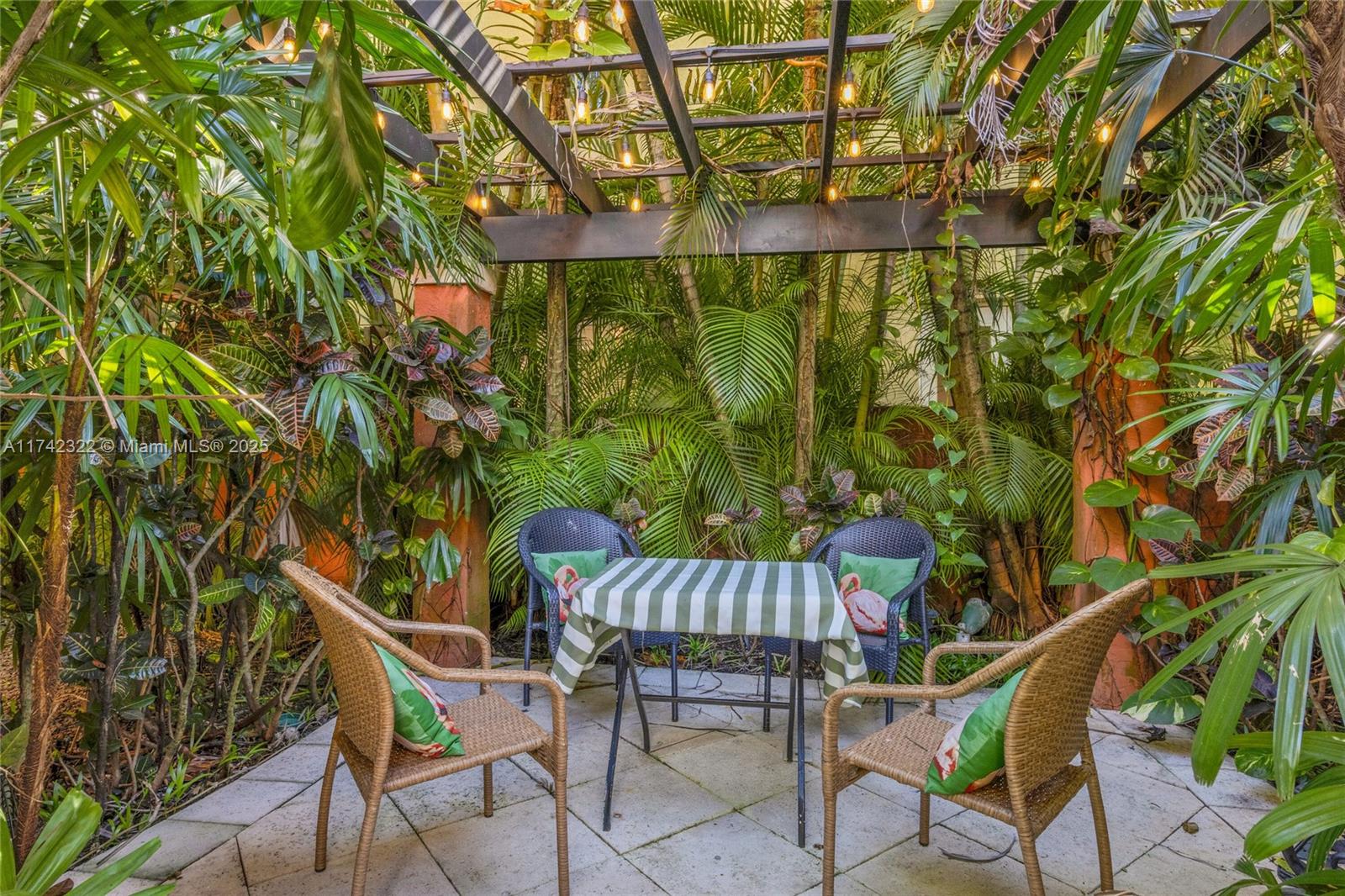 5008 Alhambra Cir