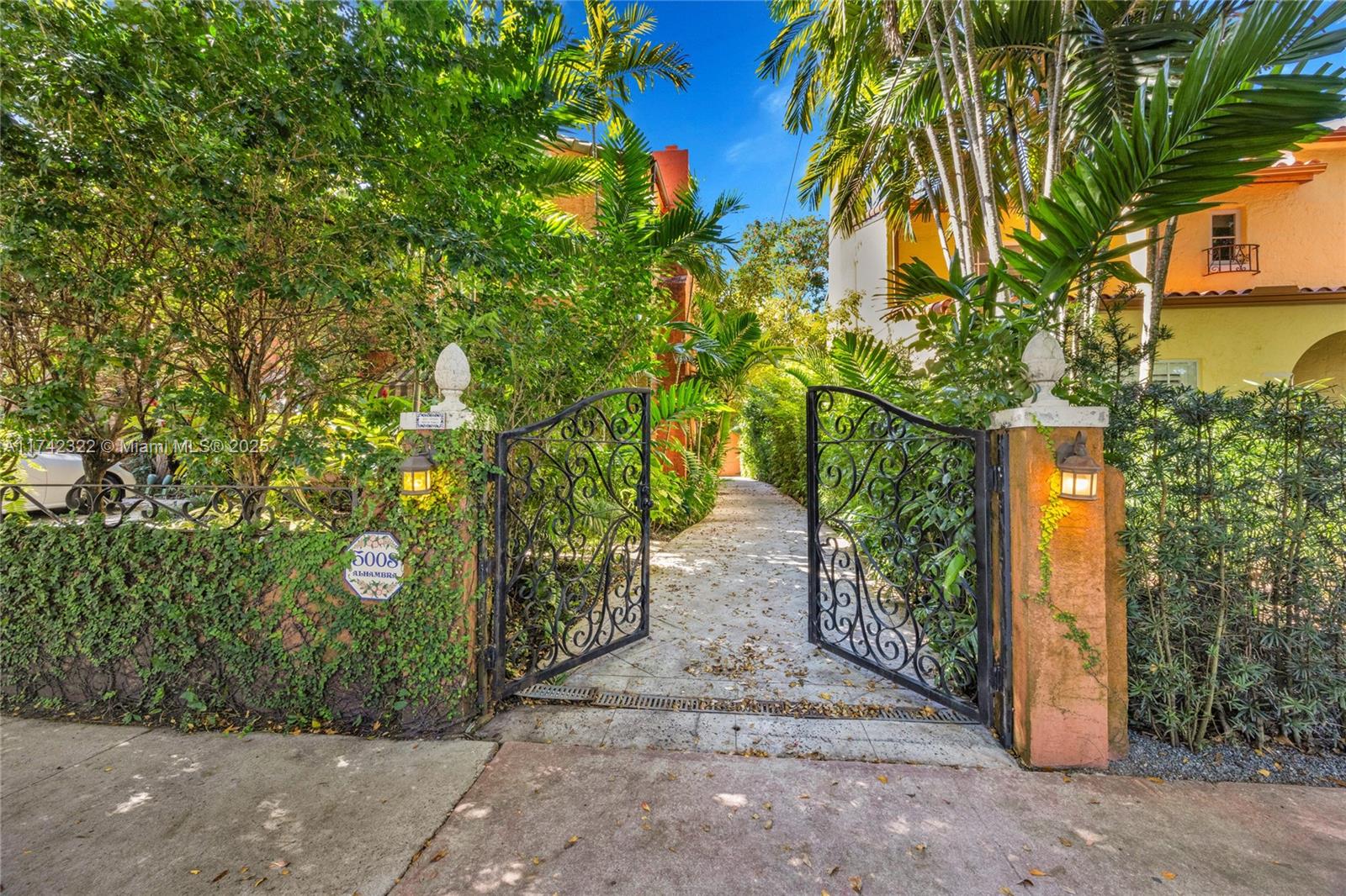 5008 Alhambra Cir