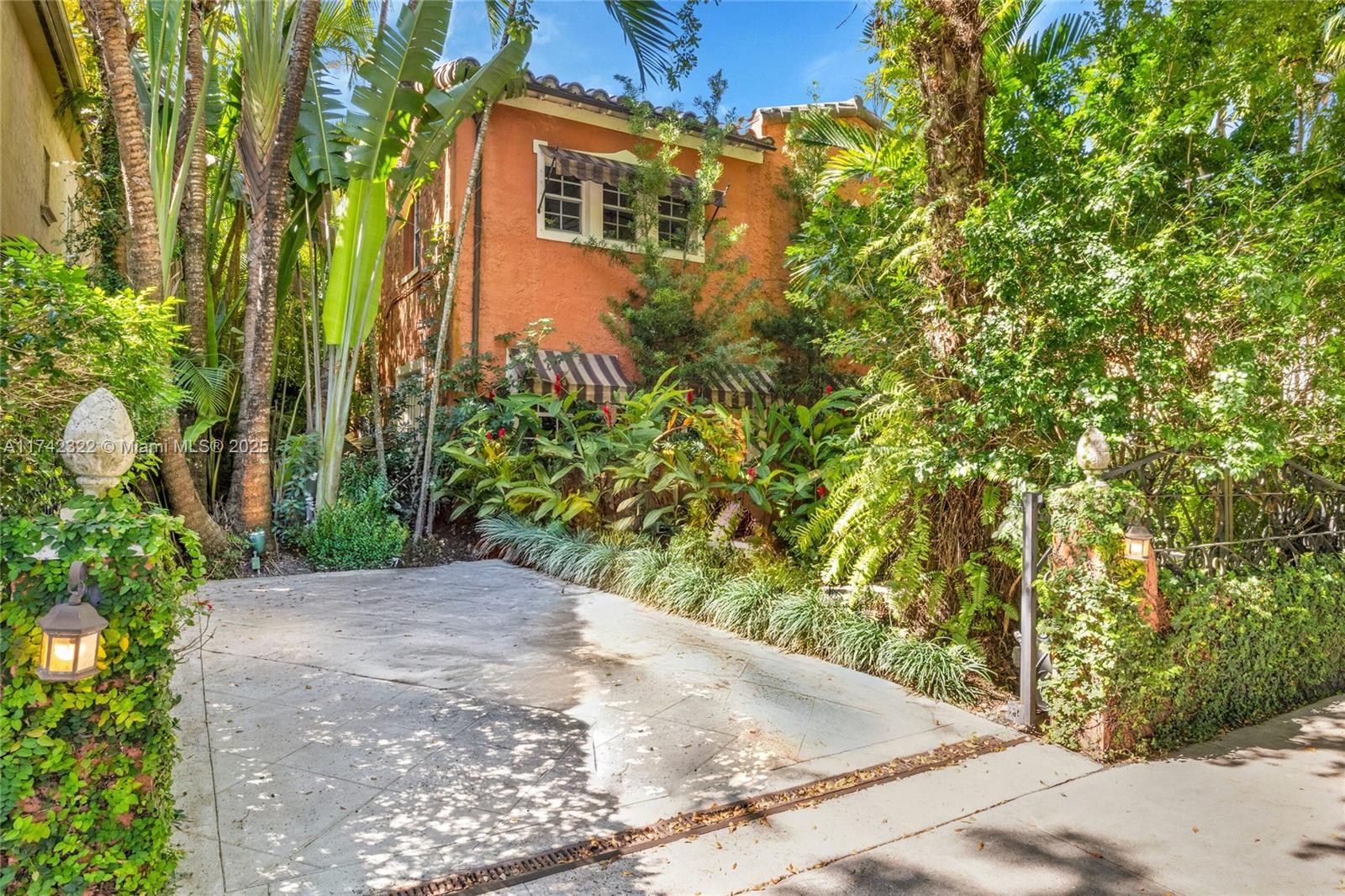 5008 Alhambra Cir