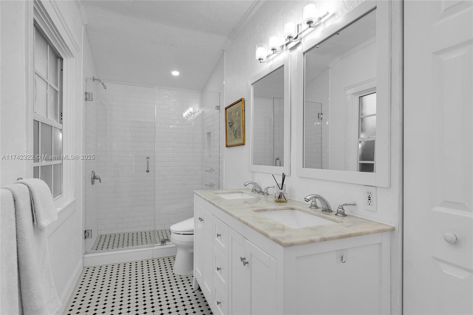 5008 Alhambra Cir