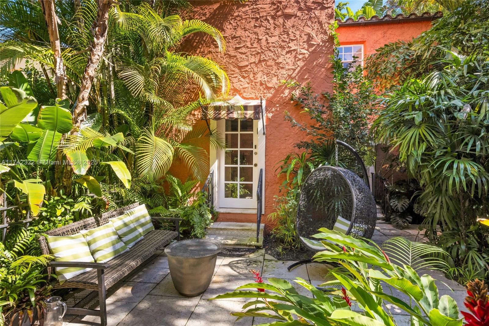 5008 Alhambra Cir