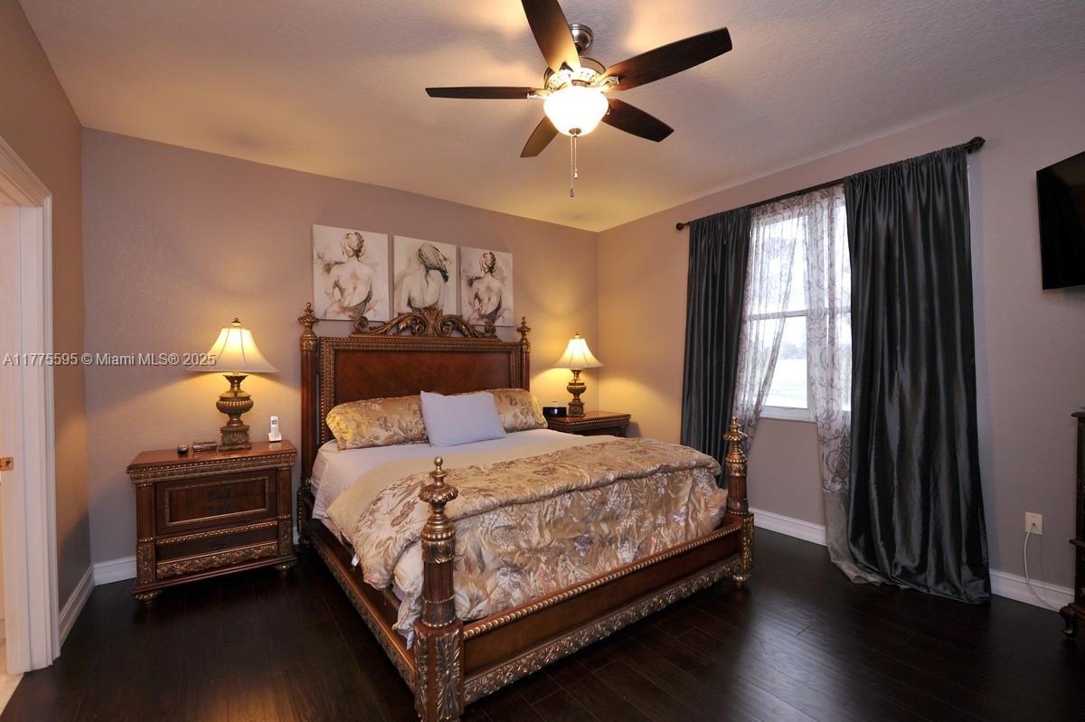 7901 S Aragon Blvd # 4