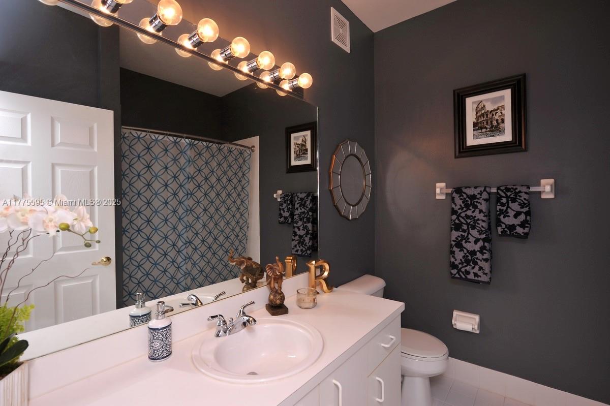 7901 S Aragon Blvd # 4