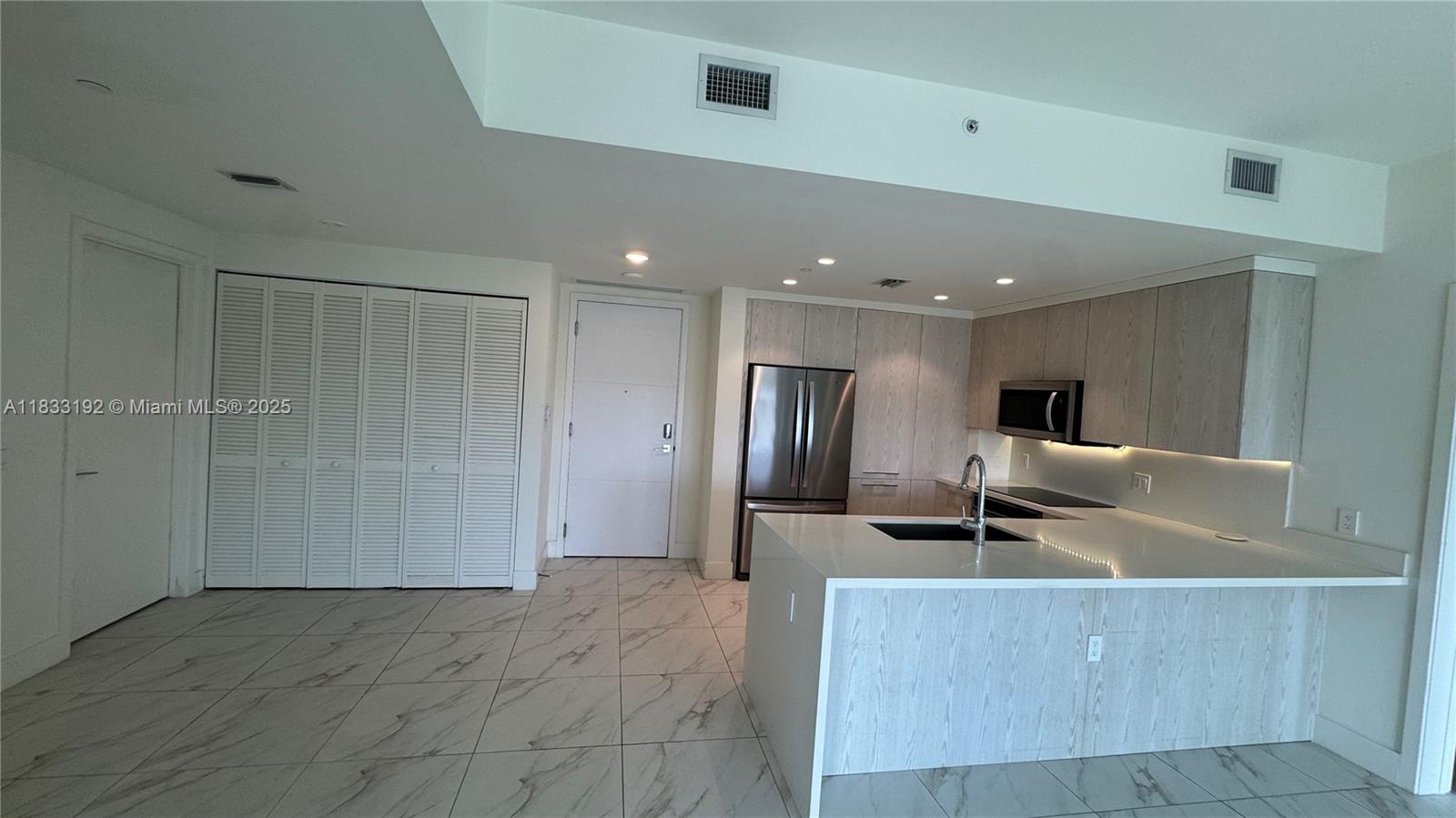 2000 Metropica Way # 406