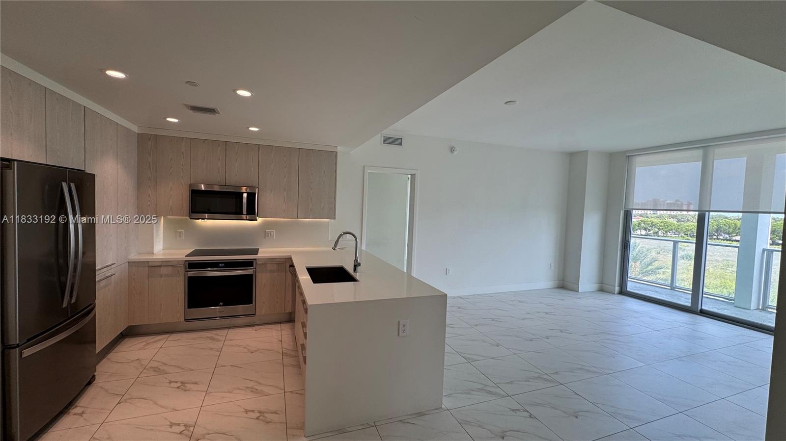 2000 Metropica Way # 406