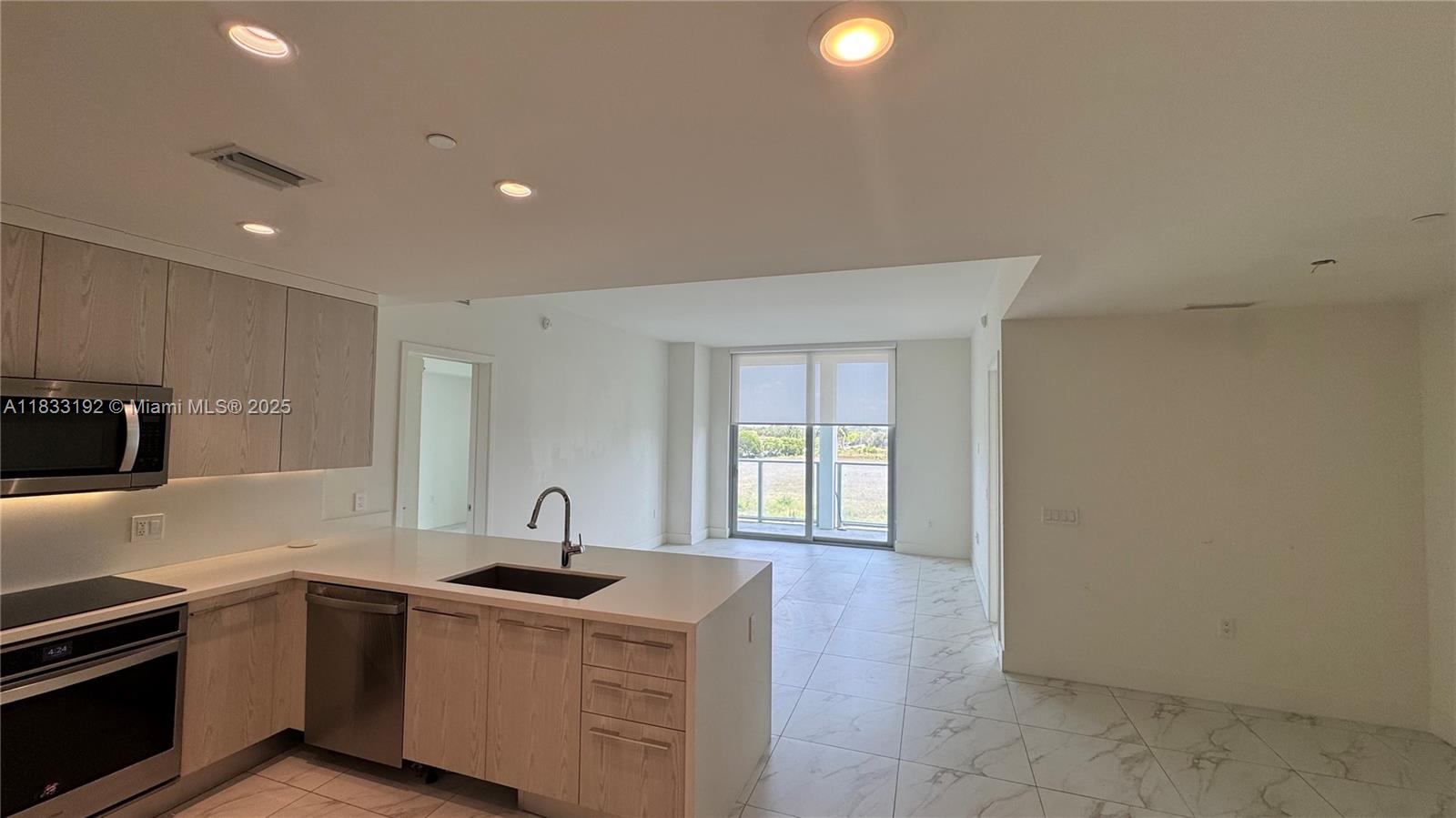 2000 Metropica Way # 406