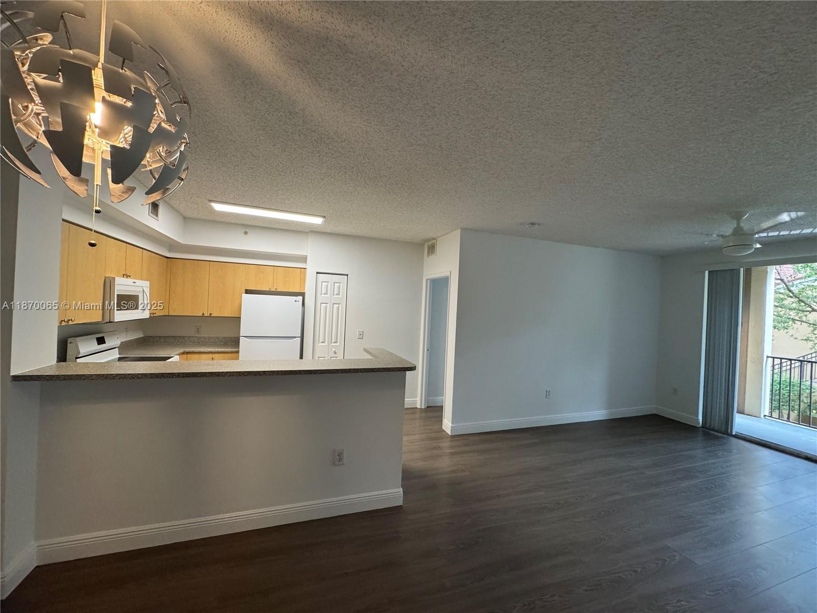 8020 N Nob Hill Rd # 204