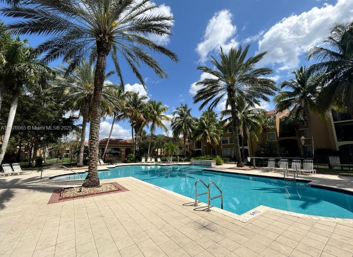 8020 N Nob Hill Rd # 204