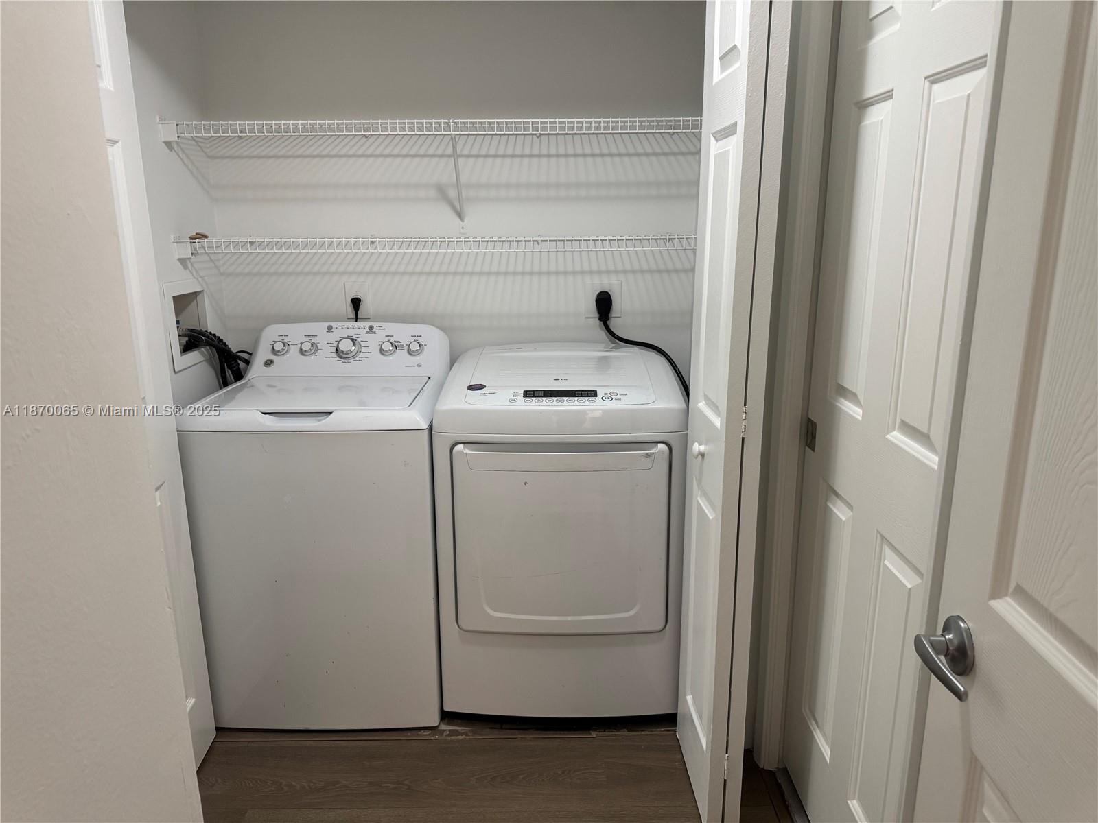 8020 N Nob Hill Rd # 204