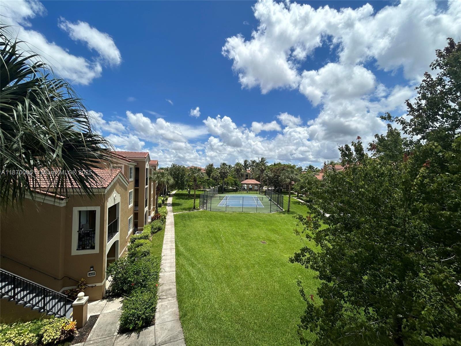 8020 N Nob Hill Rd # 204