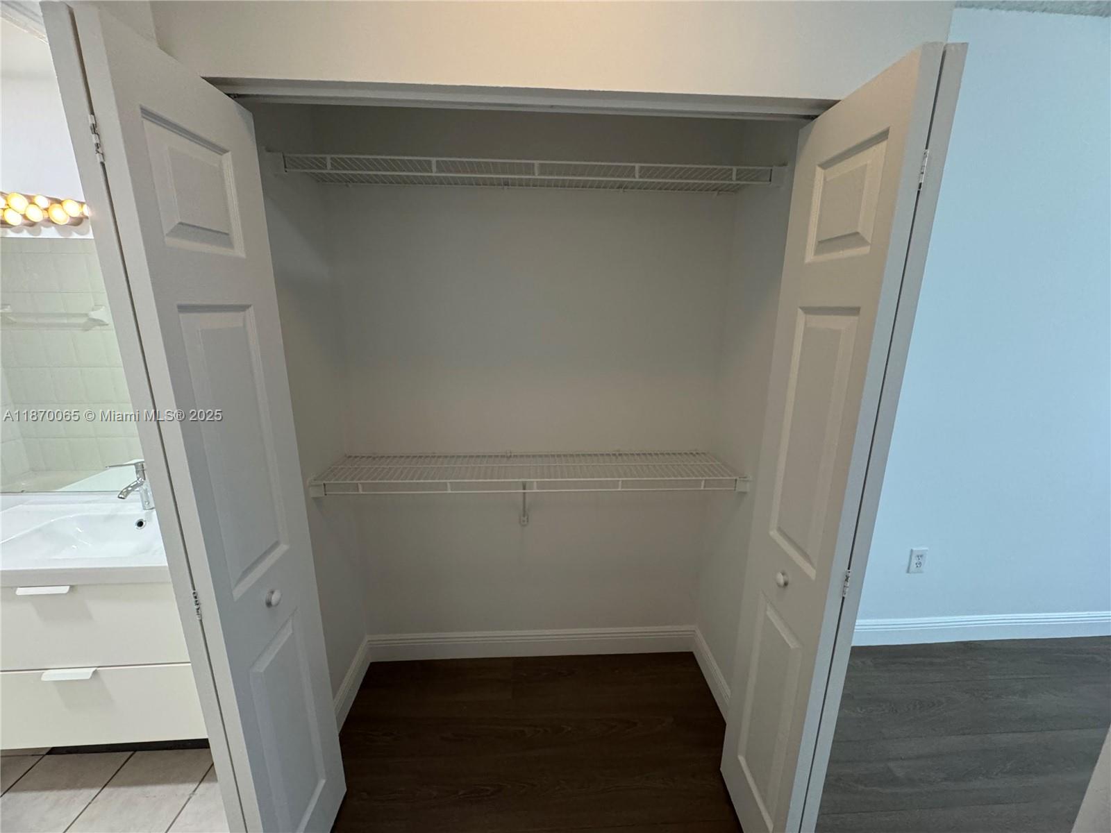 8020 N Nob Hill Rd # 204