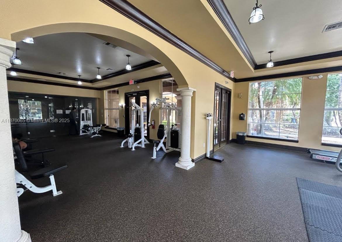 8020 N Nob Hill Rd # 204