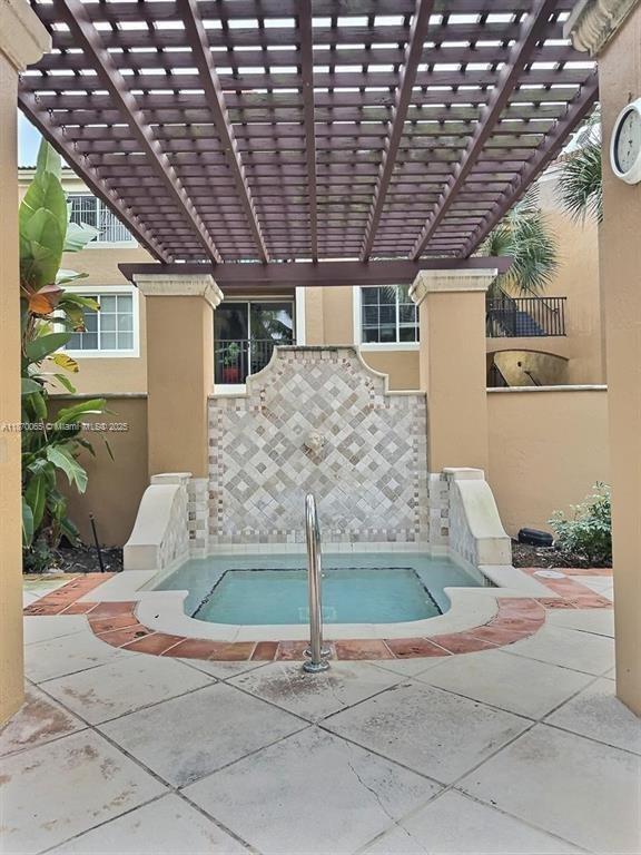 8020 N Nob Hill Rd # 204