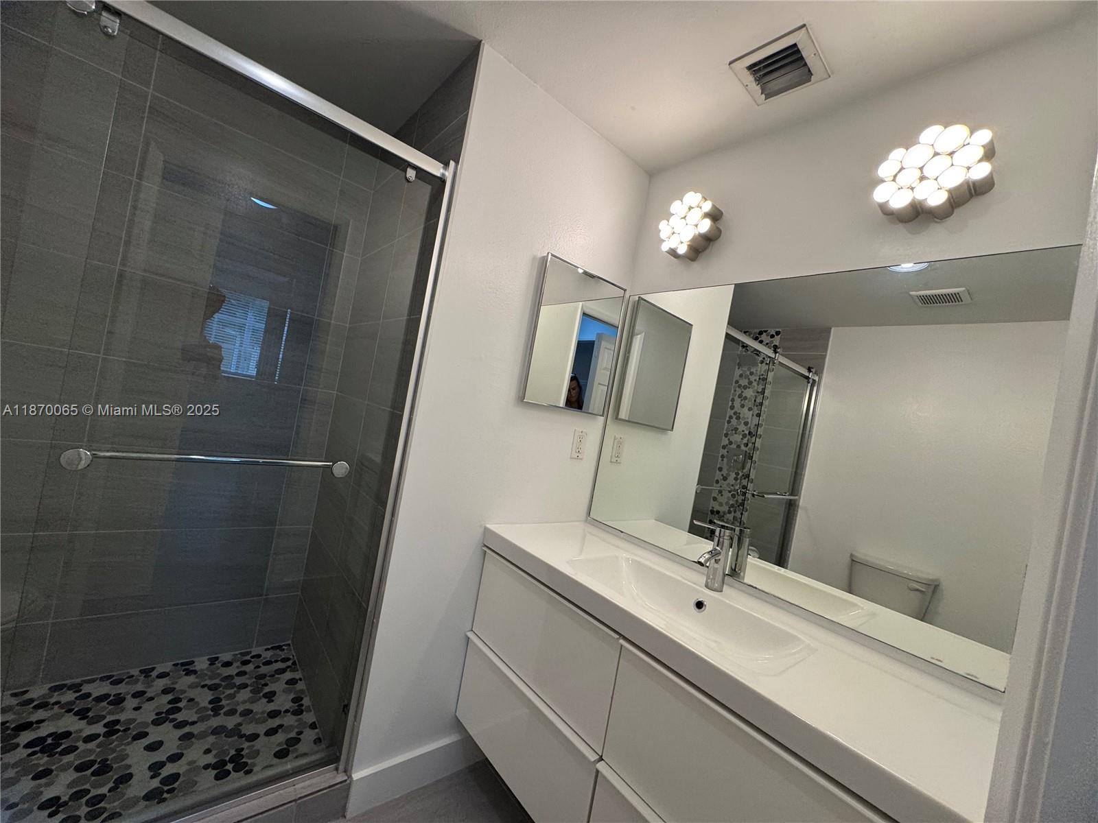 8020 N Nob Hill Rd # 204