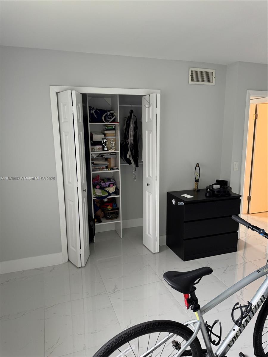 150 Lakeview Dr # 203