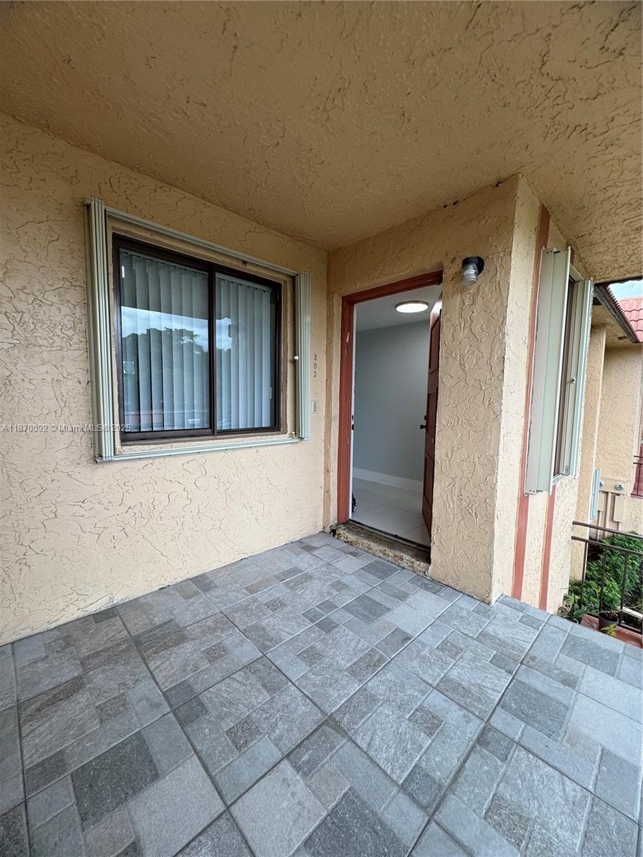 150 Lakeview Dr # 203