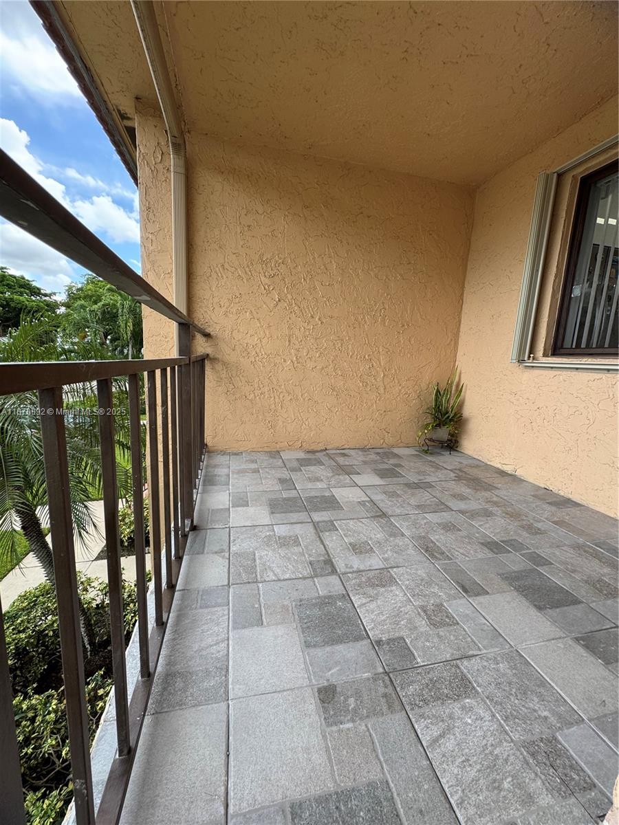 150 Lakeview Dr # 203