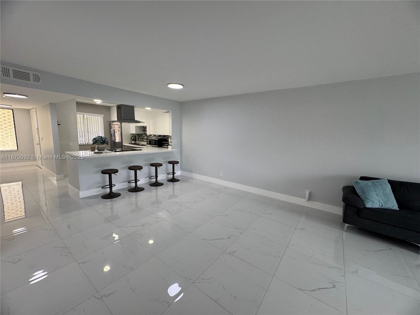 150 Lakeview Dr # 203