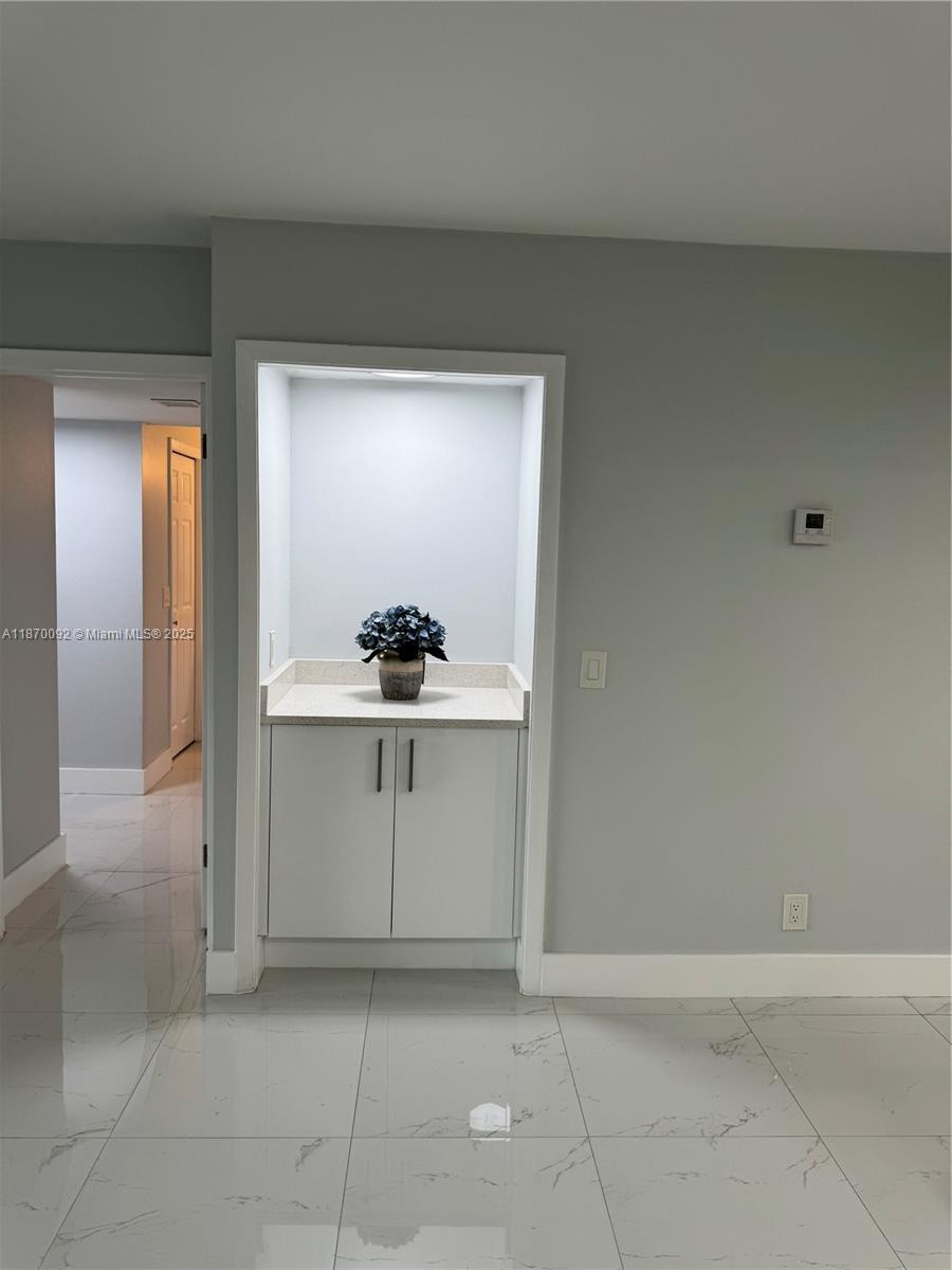 150 Lakeview Dr # 203