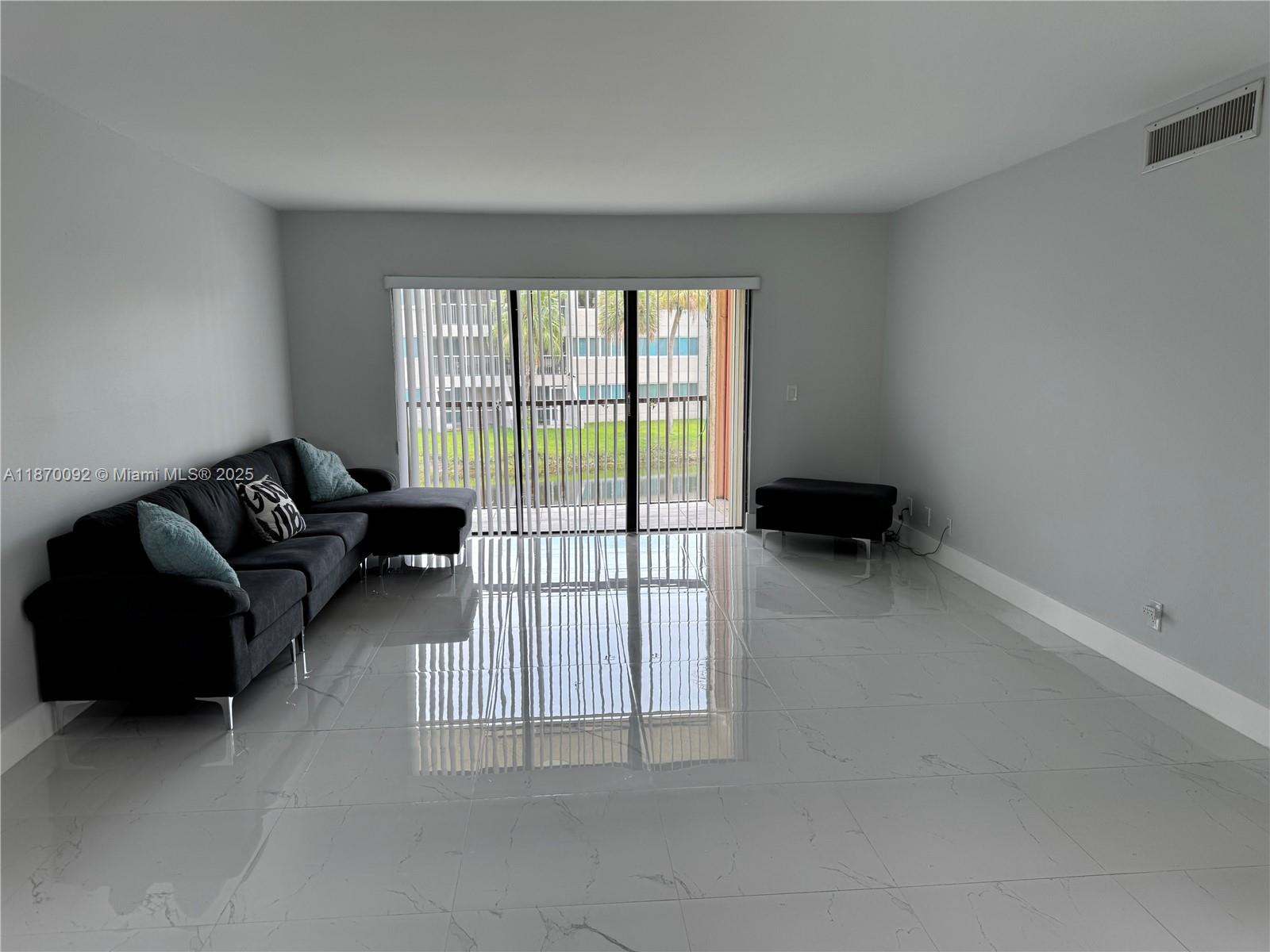 150 Lakeview Dr # 203