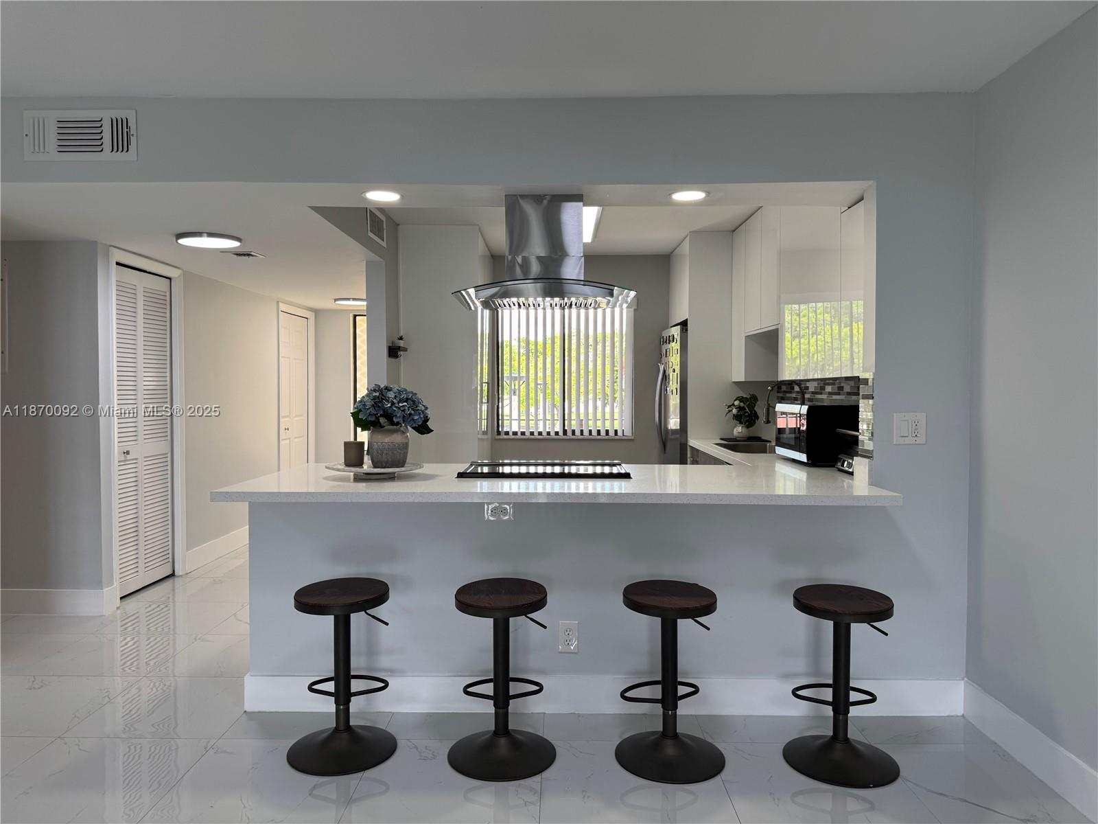 150 Lakeview Dr # 203