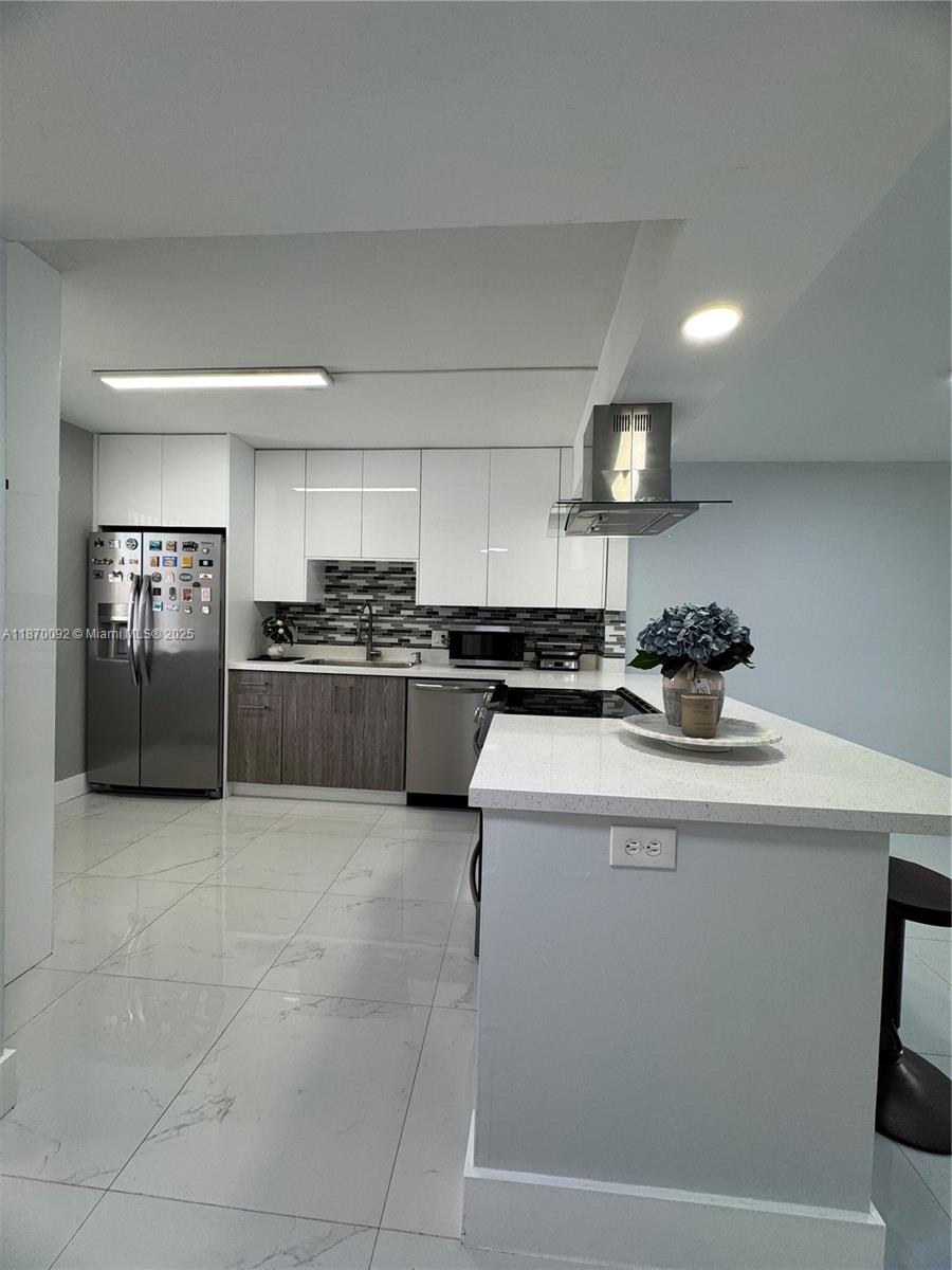 150 Lakeview Dr # 203