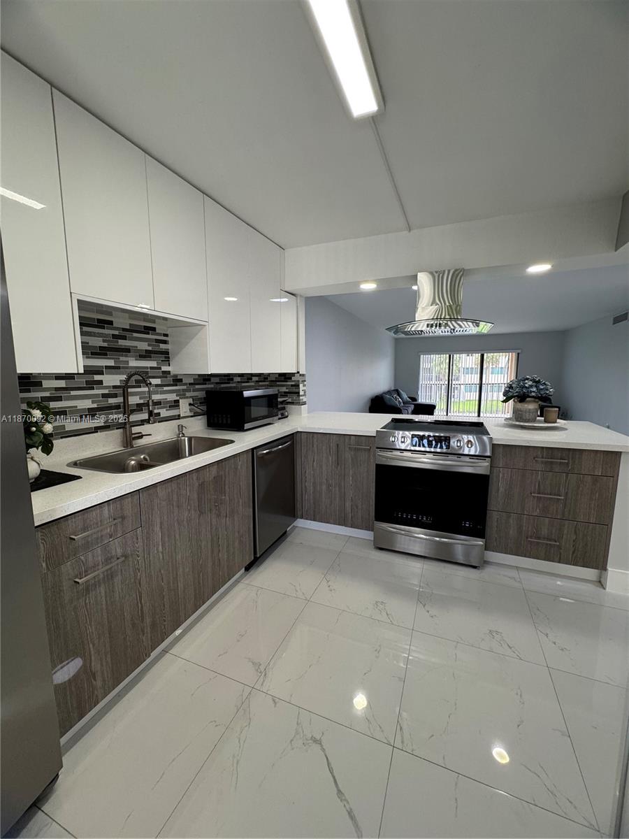 150 Lakeview Dr # 203