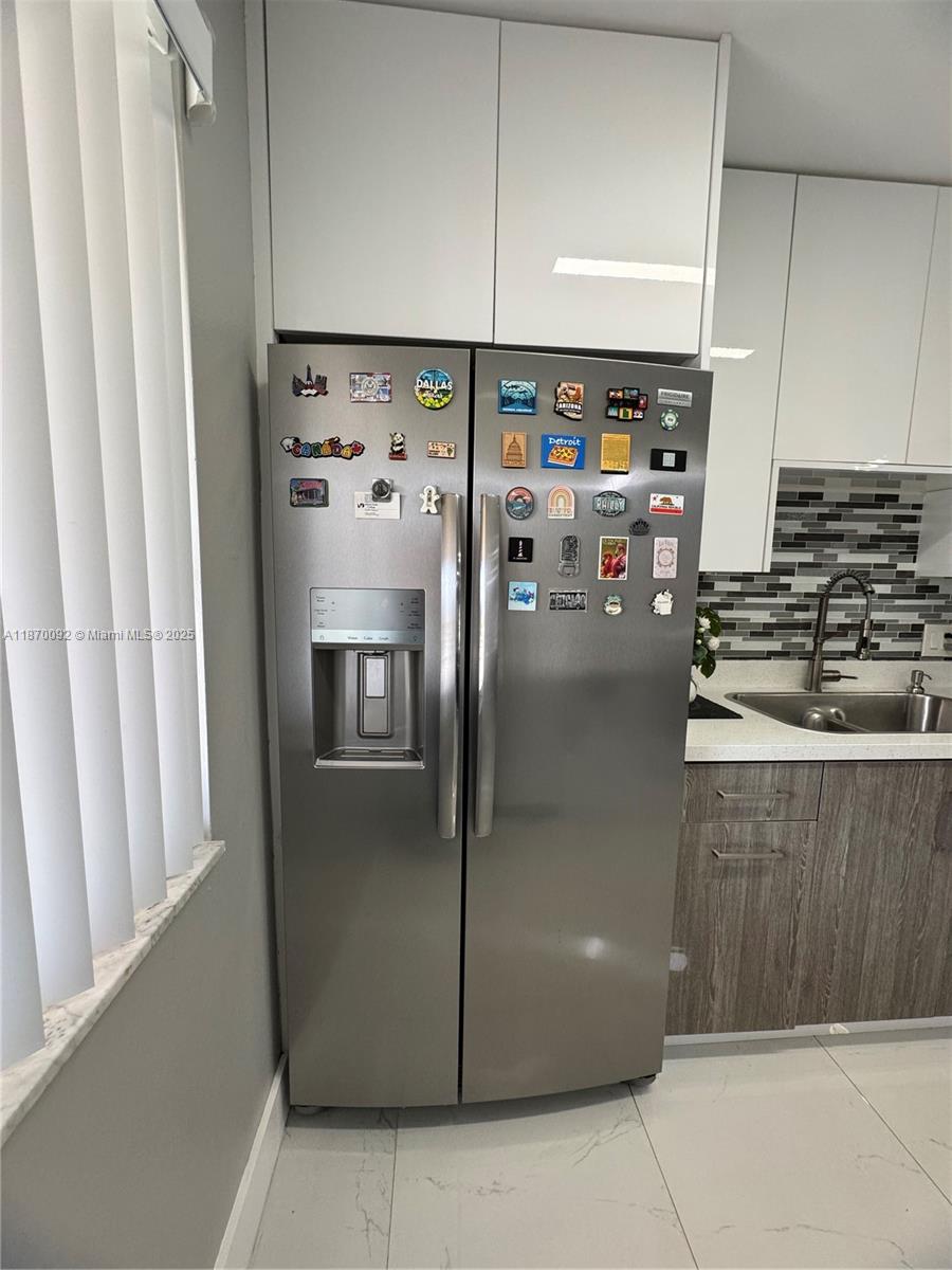 150 Lakeview Dr # 203