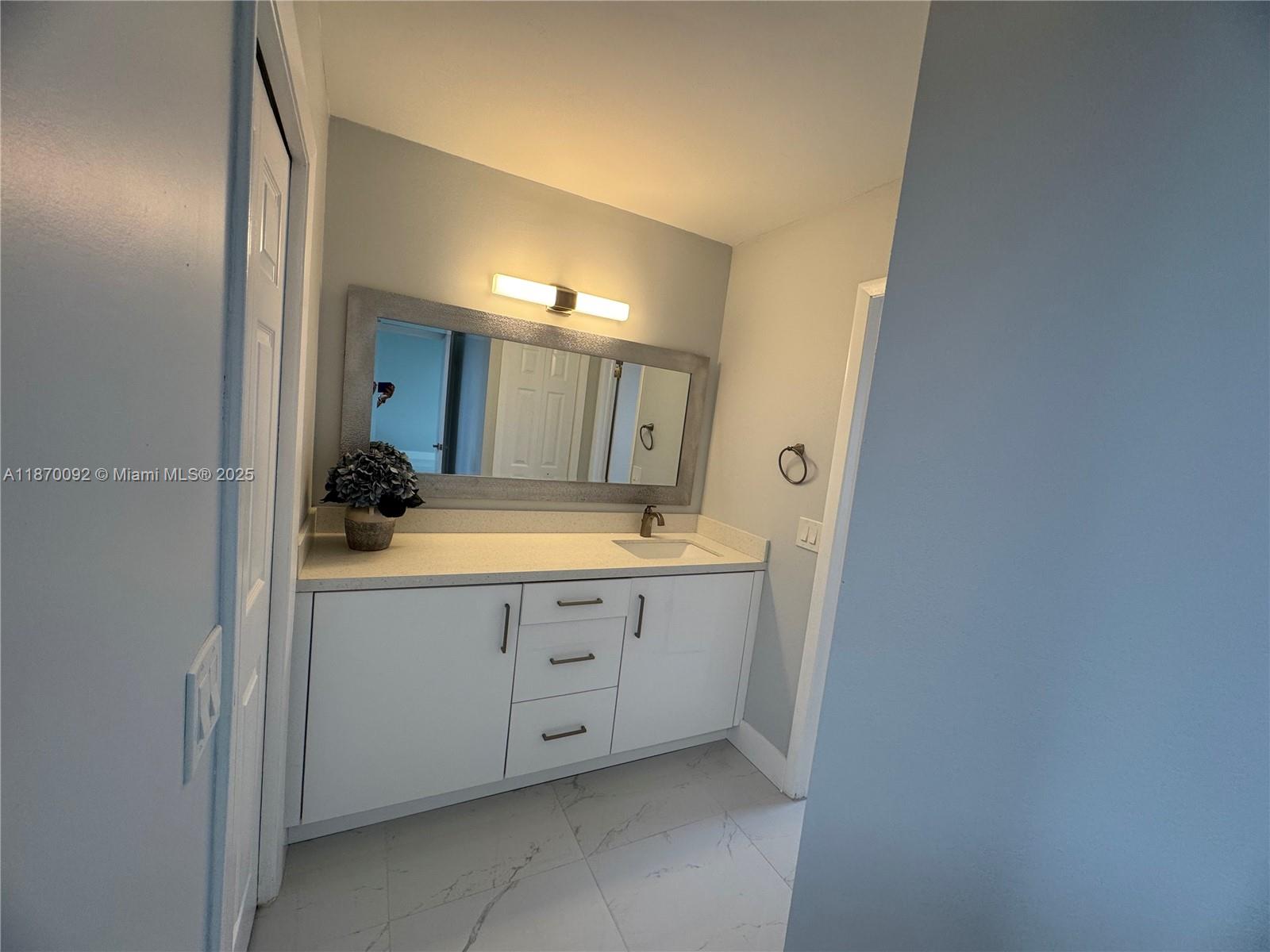 150 Lakeview Dr # 203