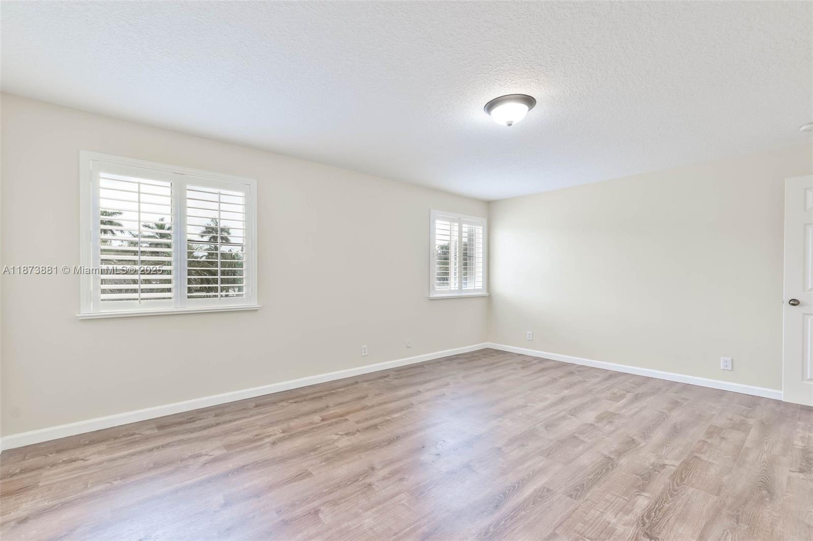 3844 W Falcon Ridge Cir