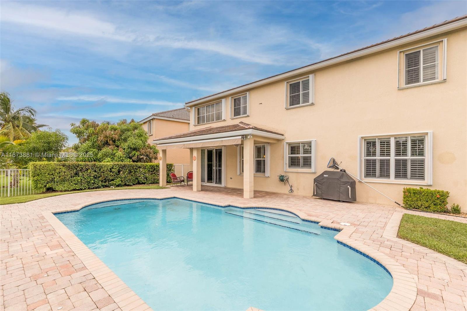 3844 W Falcon Ridge Cir