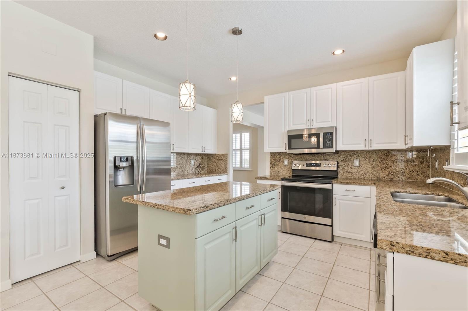 3844 W Falcon Ridge Cir