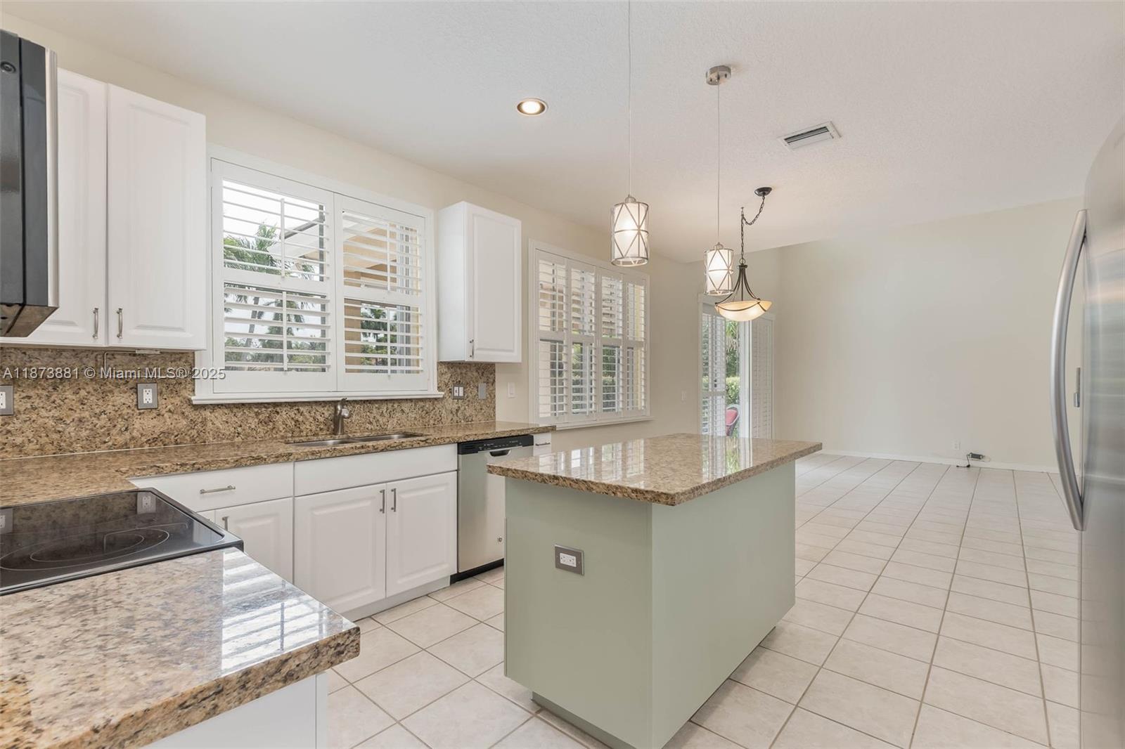 3844 W Falcon Ridge Cir