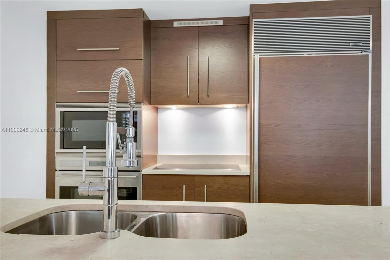 475 Brickell Ave # 4711