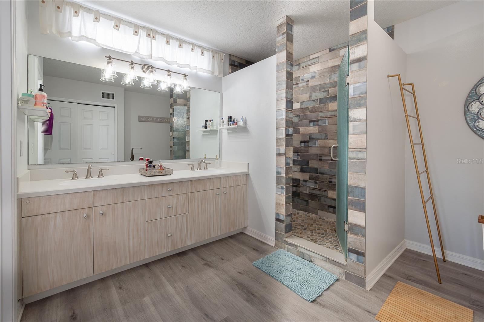 239 RIVER VILLAGE DR